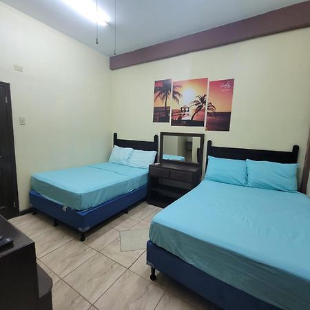 B Aparts Hotel Coxen Hole Exterior foto