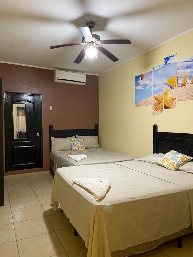 B Aparts Hotel Coxen Hole Exterior foto