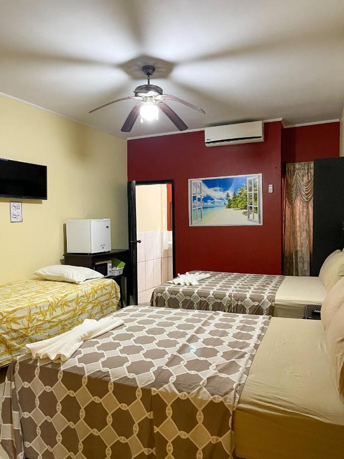 B Aparts Hotel Coxen Hole Exterior foto