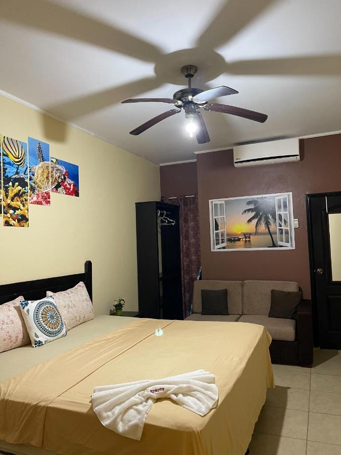 B Aparts Hotel Coxen Hole Exterior foto