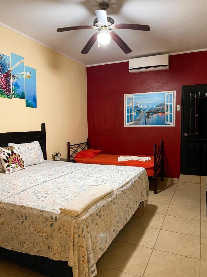 B Aparts Hotel Coxen Hole Exterior foto