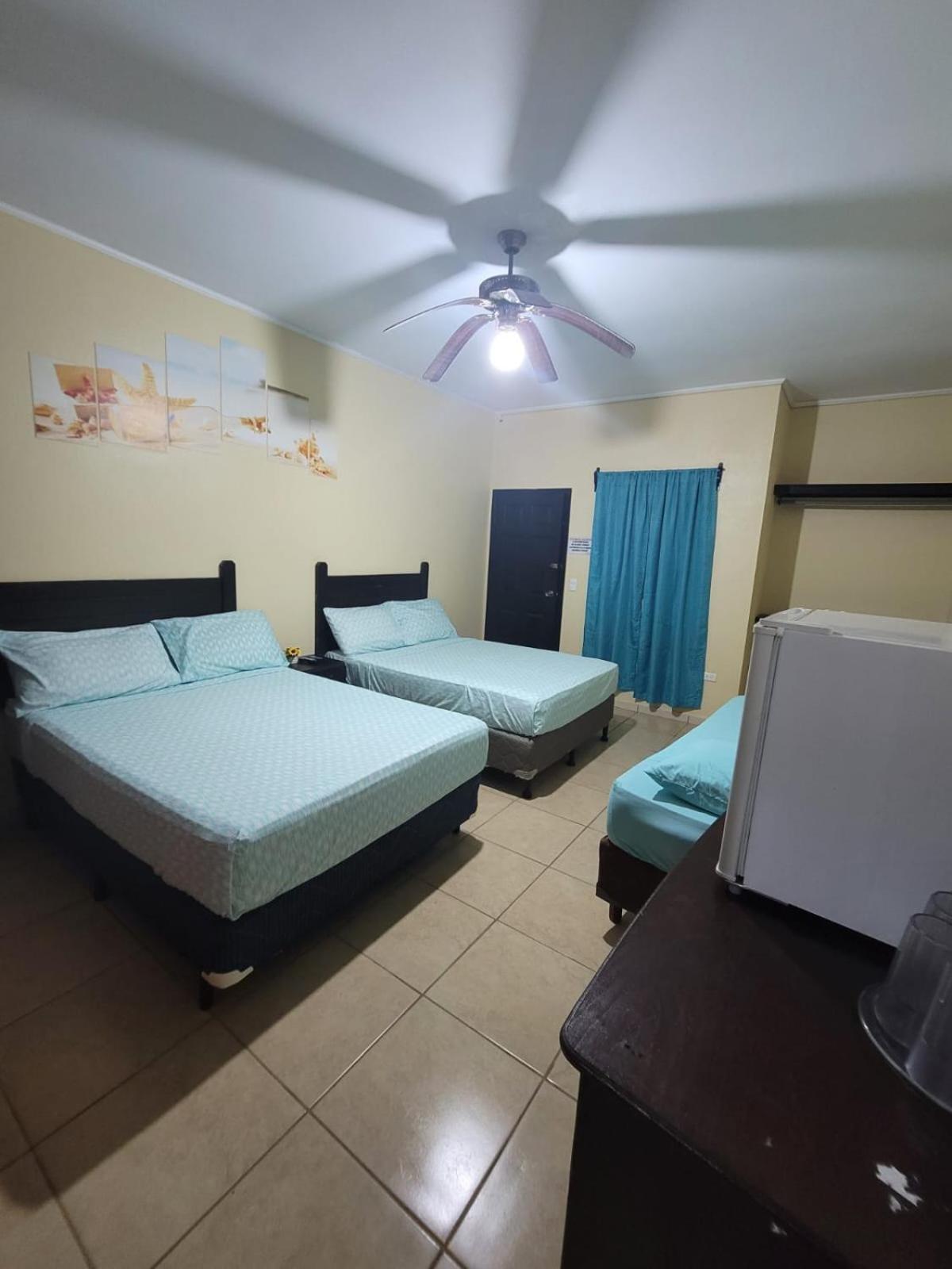 B Aparts Hotel Coxen Hole Exterior foto