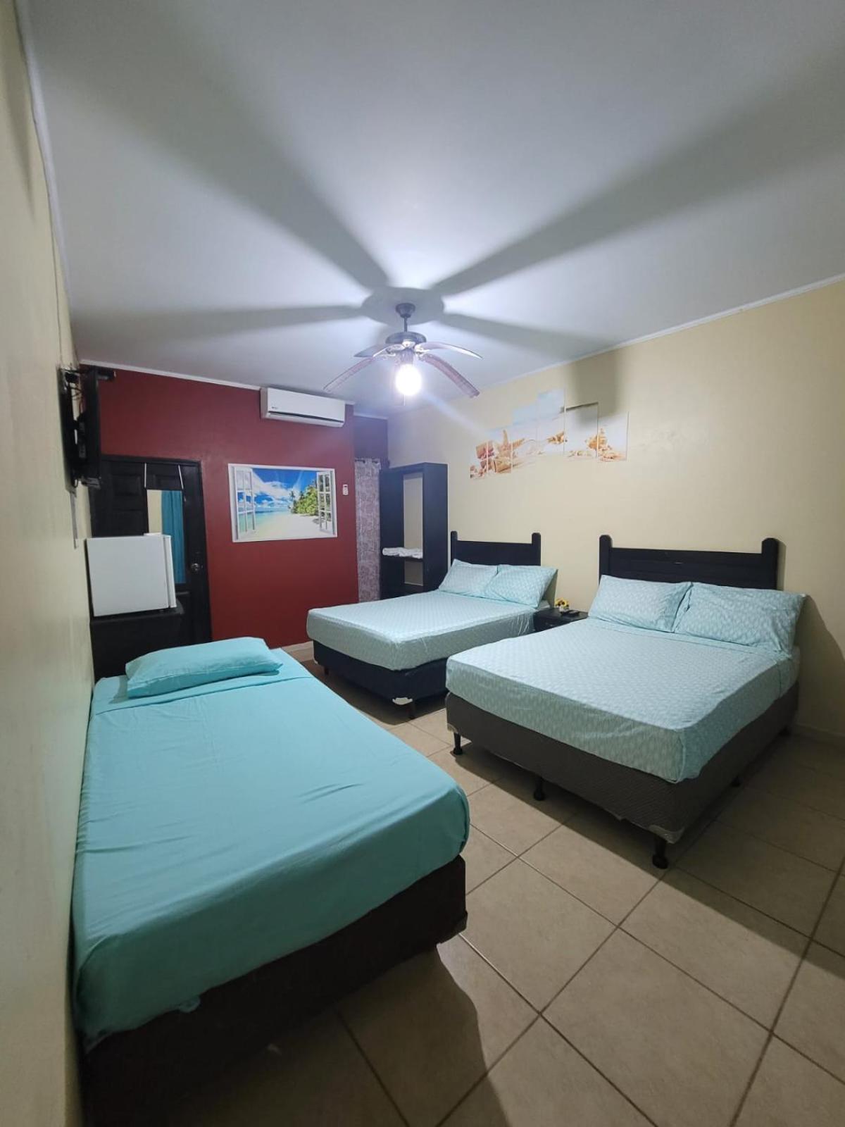 B Aparts Hotel Coxen Hole Exterior foto