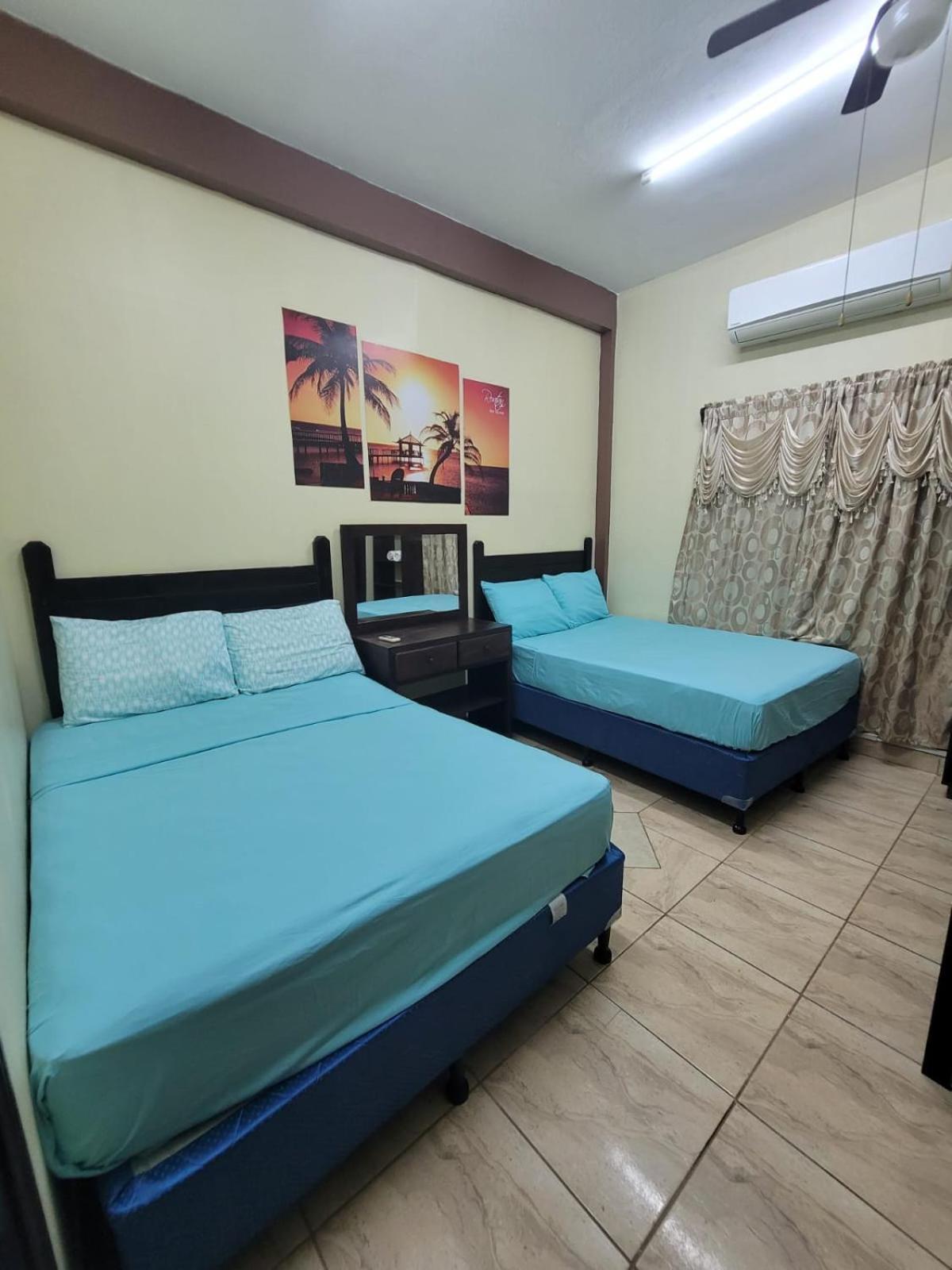 B Aparts Hotel Coxen Hole Exterior foto