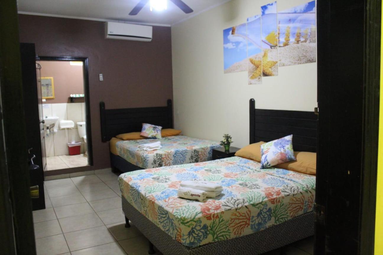 B Aparts Hotel Coxen Hole Exterior foto