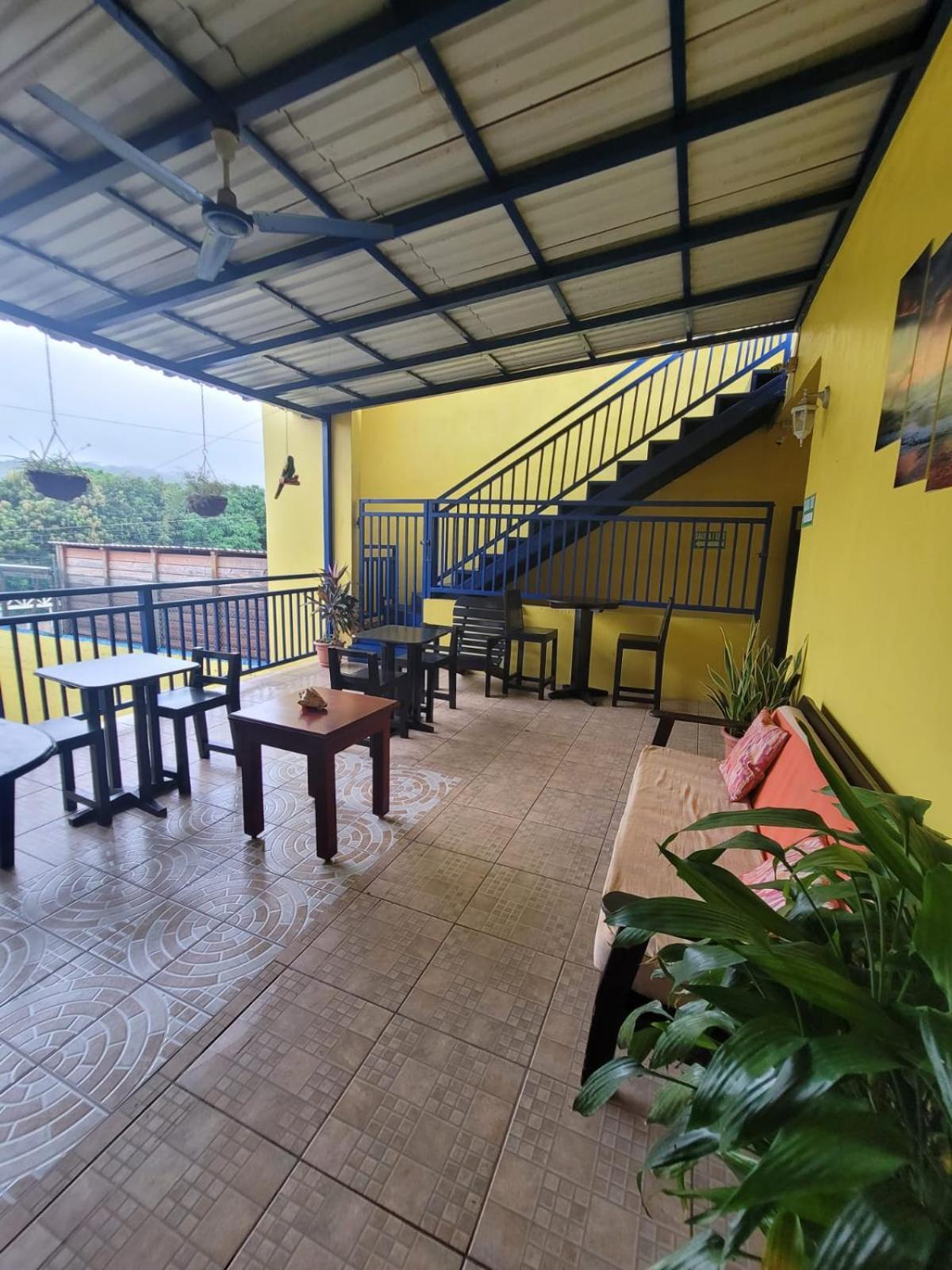 B Aparts Hotel Coxen Hole Exterior foto