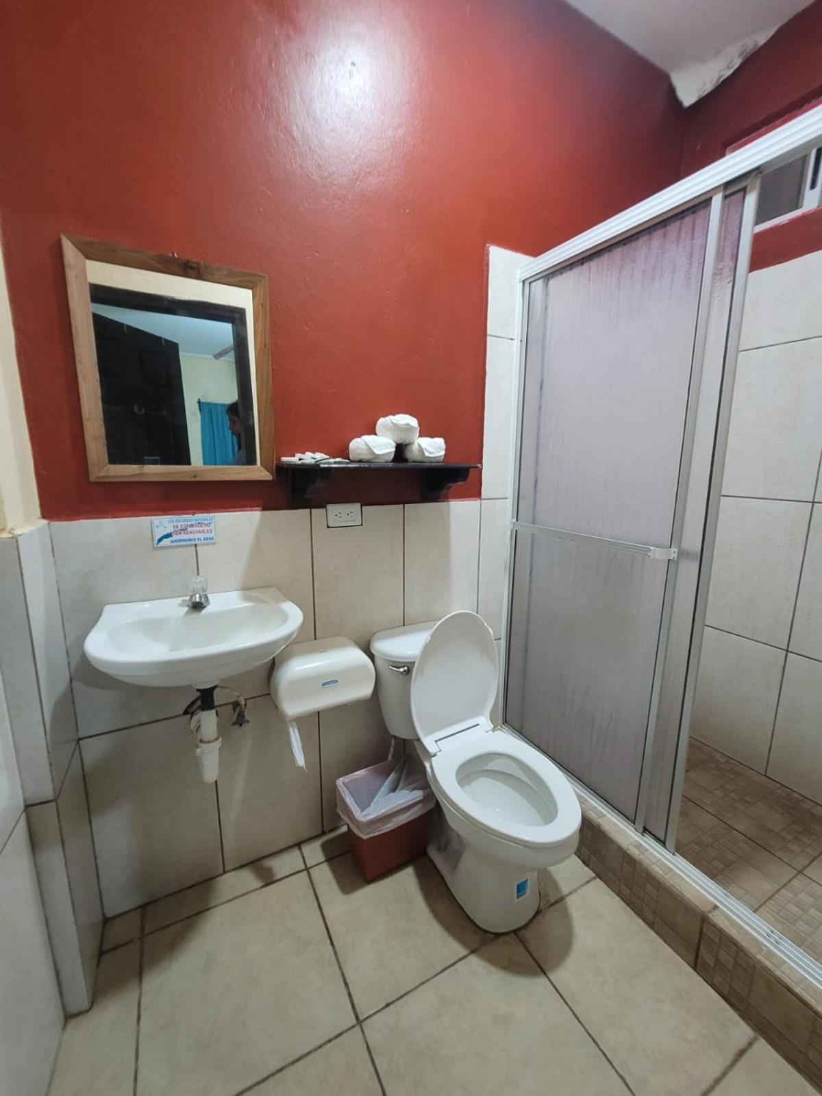 B Aparts Hotel Coxen Hole Exterior foto